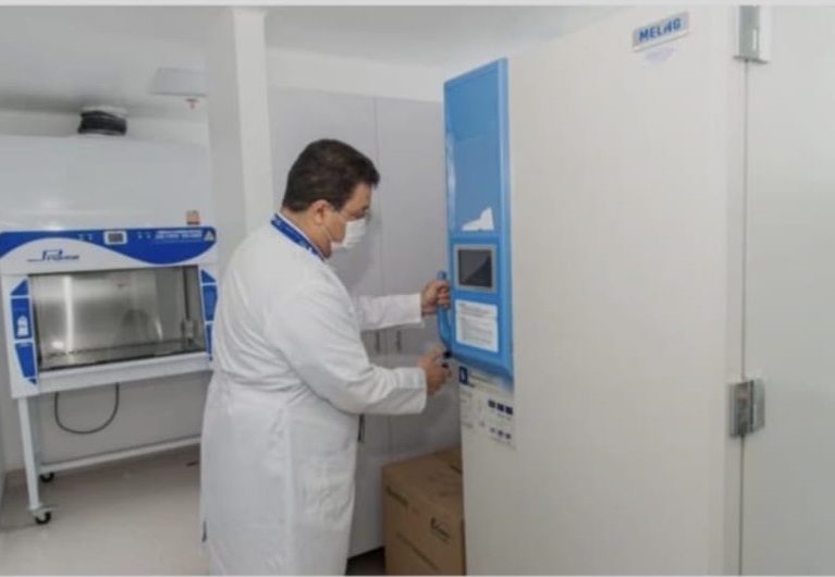 Clinica Universitaria Colombia présente le congélateur à ultra-basse température Meling Biomedical
